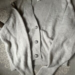Gray Women's Sweater!! 🩶